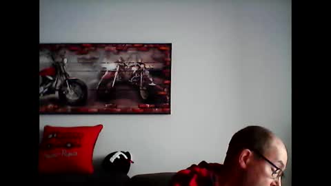 me at home online show from May 27, 11:07 am