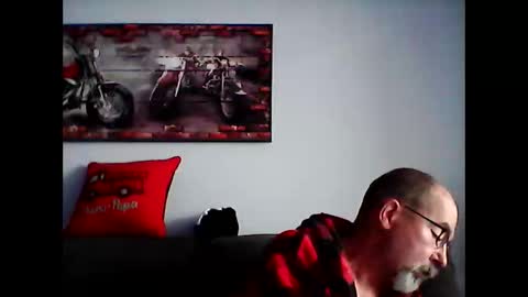 me at home online show from May 16, 10:58 am