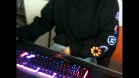 Snapshot of meks5544 chatting on December 14, 11:18 am meks5544 online show from December 14, 11:18 am