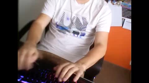 Snapshot of meks5544 chatting on October 5, 11:14 am meks5544 online show from October 5, 11:14 am