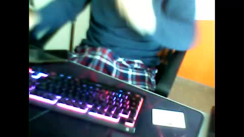 Snapshot of meks5544 chatting on February 22, 1:44 pm meks5544 online show from February 22, 1:44 pm