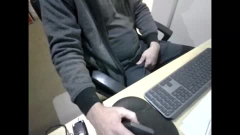 melbguy_075 online show from May 15, 10:01 am
