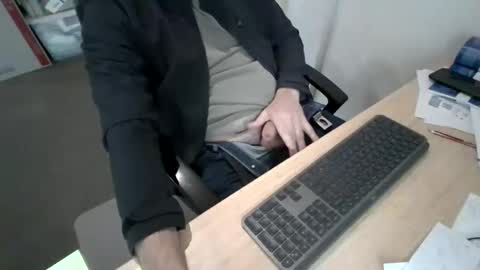 melbguy_075 online show from May 27, 3:36 am
