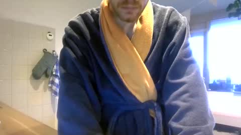 Snapshot of meneerkaas chatting on November 1, 8:18 am meneerkaas online show from November 1, 8:18 am