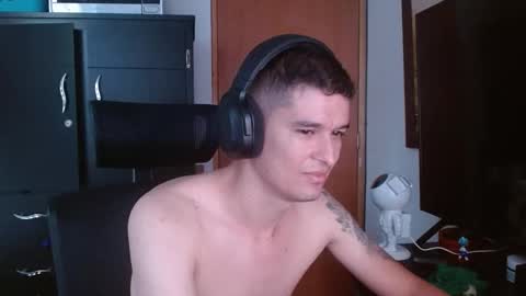 Snapshot of miaou_miaou chatting on February 19, 12:33 pm miaou_miaou online show from February 19, 12:33 pm