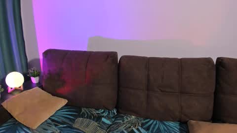 Max online show from February 21, 3:57 pm