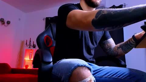 MightyAaron online show from November 10, 6:18 am