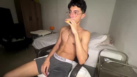 Mike Pineapple online show from November 18, 4:38 am