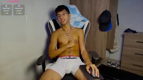 Mike Pineapple online show from July 12, 4:25 am