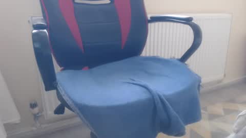 Snapshot of mikeburns64 chatting on February 9, 11:25 am mikeburns64 online show from February 9, 11:25 am