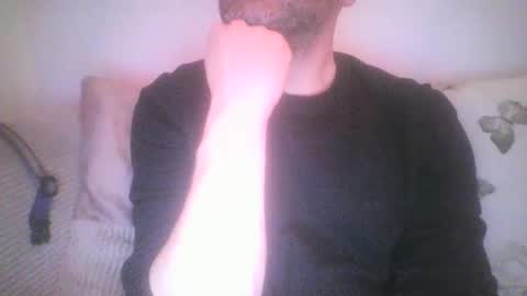 Snapshot of mikehockishuge9 chatting on January 1, 1:47 am mikehockishuge9 online show from January 1, 1:47 am