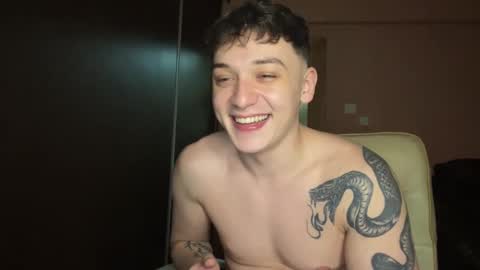 Snapshot of mikelaur chatting on February 24, 6:26 pm MikeLaur online show from February 24, 6:26 pm