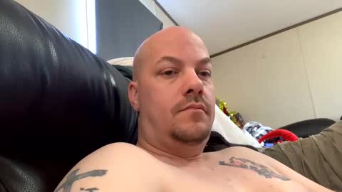 Snapshot of mikeylikesit2222 chatting on December 22, 5:42 pm mikeylikesit2222 online show from December 22, 5:42 pm