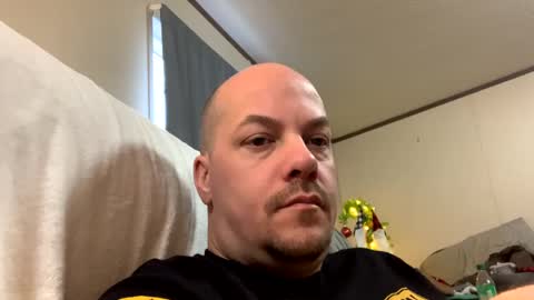 Snapshot of mikeylikesit2222 chatting on December 8, 2:30 pm mikeylikesit2222 online show from December 8, 2:30 pm