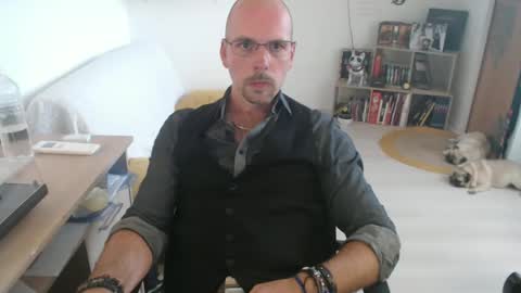 Snapshot of mikmik91 chatting on September 16, 3:35 pm mikmik91 online show from September 16, 3:35 pm