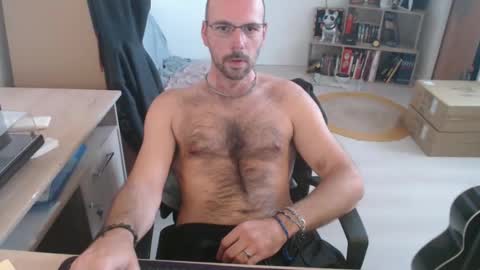 Snapshot of mikmik91 chatting on October 21, 1:58 pm mikmik91 online show from October 21, 1:58 pm