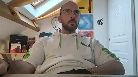 Snapshot of mikmik91 chatting on January 20, 3:28 pm mikmik91 online show from January 20, 3:28 pm