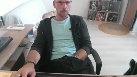 Snapshot of mikmik91 chatting on September 22, 3:11 pm mikmik91 online show from September 22, 3:11 pm