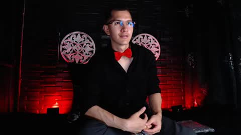 milandavid1 online show from April 22, 6:34 pm