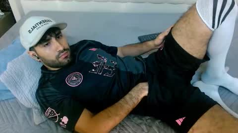 milanzaire online show from December 18, 1:56 am