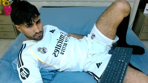 milanzaire online show from December 5, 4:03 pm