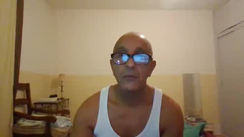 moment71200 online show from November 13, 8:02 pm