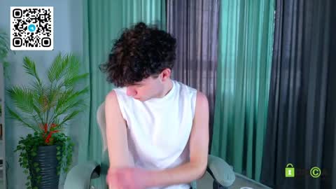 moon_gloww online show from April 19, 4:12 am