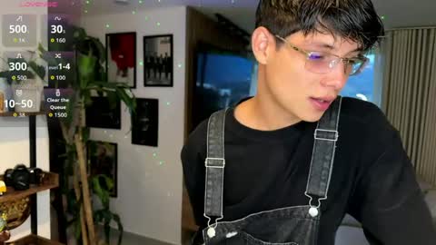   online show from April 19, 11:07 pm