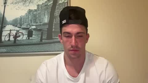 Snapshot of movedto305 chatting on October 30, 4:03 am movedto305 online show from October 30, 4:03 am