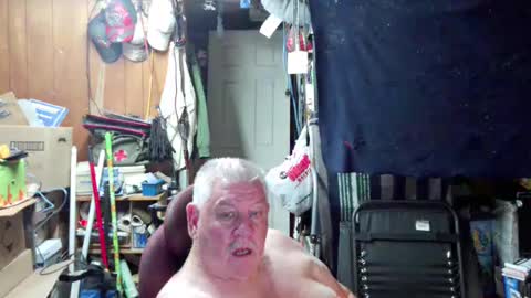 mr_canoe_licker_69 online show from December 25, 9:43 pm