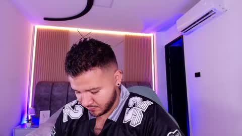 MIKEE online show from April 19, 3:17 am