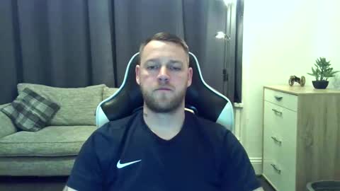 mrengland86566 online show from March 10, 9:32 pm