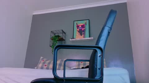 Mr Fox online show from April 17, 9:50 pm