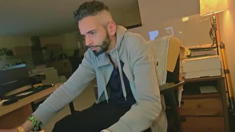 mrlongplay835366 online show from March 1, 7:35 pm