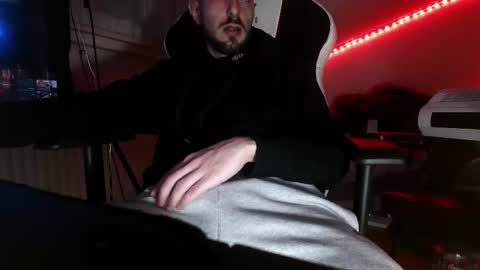 MrRogue online show from December 4, 1:23 am