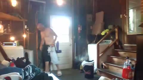 Muffdiver online show from July 5, 2:46 pm