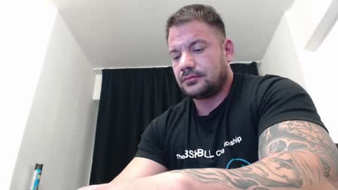 MuscleMonster31 online show from December 6, 4:28 pm