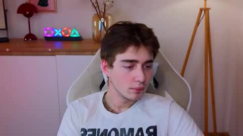 Mickey online show from March 5, 4:03 pm