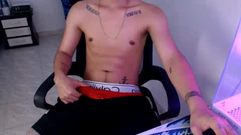 Snapshot of mysteryboy_thin16 chatting on January 13, 10:35 pm mysteryboy_thin16 online show from January 13, 10:35 pm