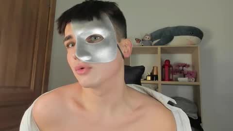 Evan Brown online show from October 31, 12:23 am