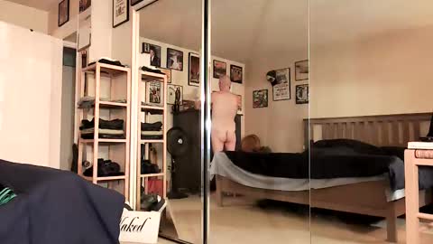 nakedmonkey online show from June 9, 11:50 pm
