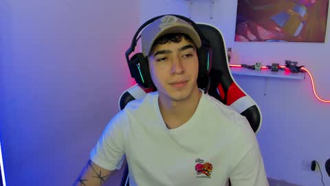 Snapshot of naranjo_seb chatting on February 5, 6:24 am sebastian online show from February 5, 6:24 am