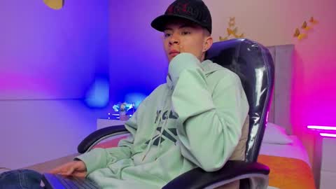 Nascary Fox online show from March 17, 1:02 pm