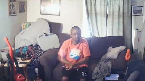 nathanbutler0 online show from April 4, 3:53 pm