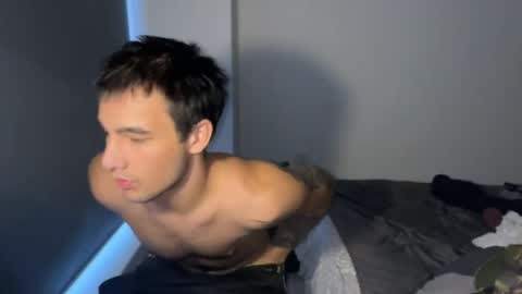 native_boy2 online show from April 9, 5:27 am