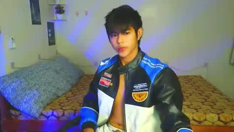 Snapshot of naughtyboylouie chatting on October 31, 11:02 am Loue online show from October 31, 11:02 am