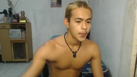 Snapshot of naughtyboylouie chatting on February 3, 2:25 am Loue online show from February 3, 2:25 am