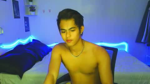 Snapshot of naughtyboylouie chatting on October 20, 11:14 am Loue online show from October 20, 11:14 am