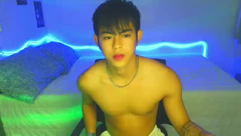 Snapshot of naughtyboylouie chatting on September 30, 2:20 pm Loue online show from September 30, 2:20 pm