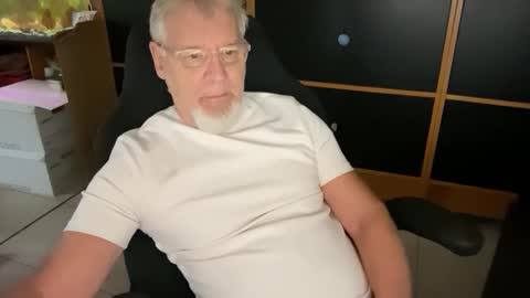 naughtydaddyla online show from October 26, 4:31 pm